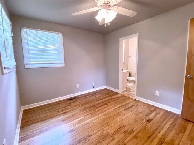 Photo - 1641A Evelyn Ave