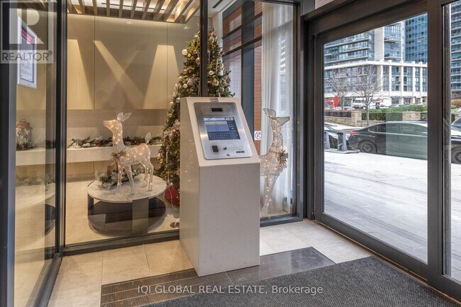 Photo - 19 Western Battery Rd Unit 1918