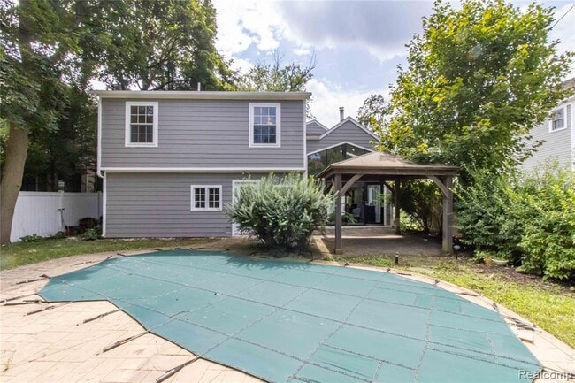 Photo - 1834 Fairview St