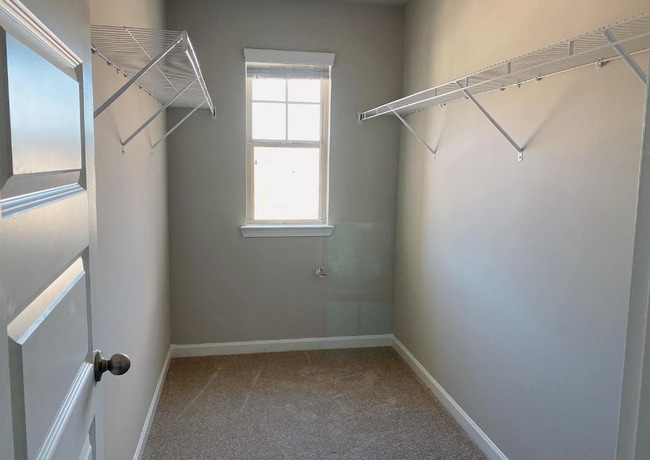 Photo - 3 BEDROOM TOWNHOME IN OAKWOOD!