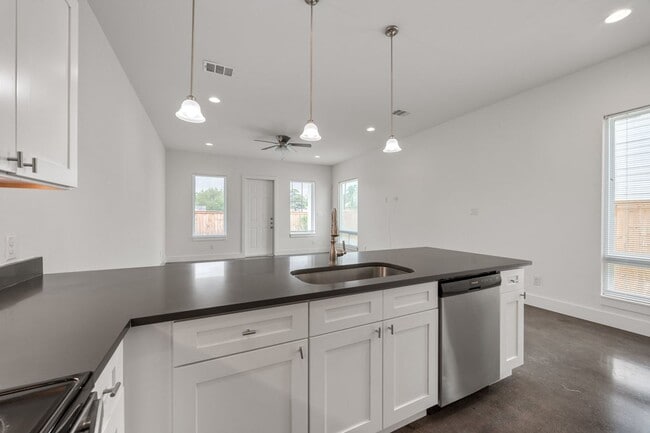 Photo - Spacious and Modern Townhome!