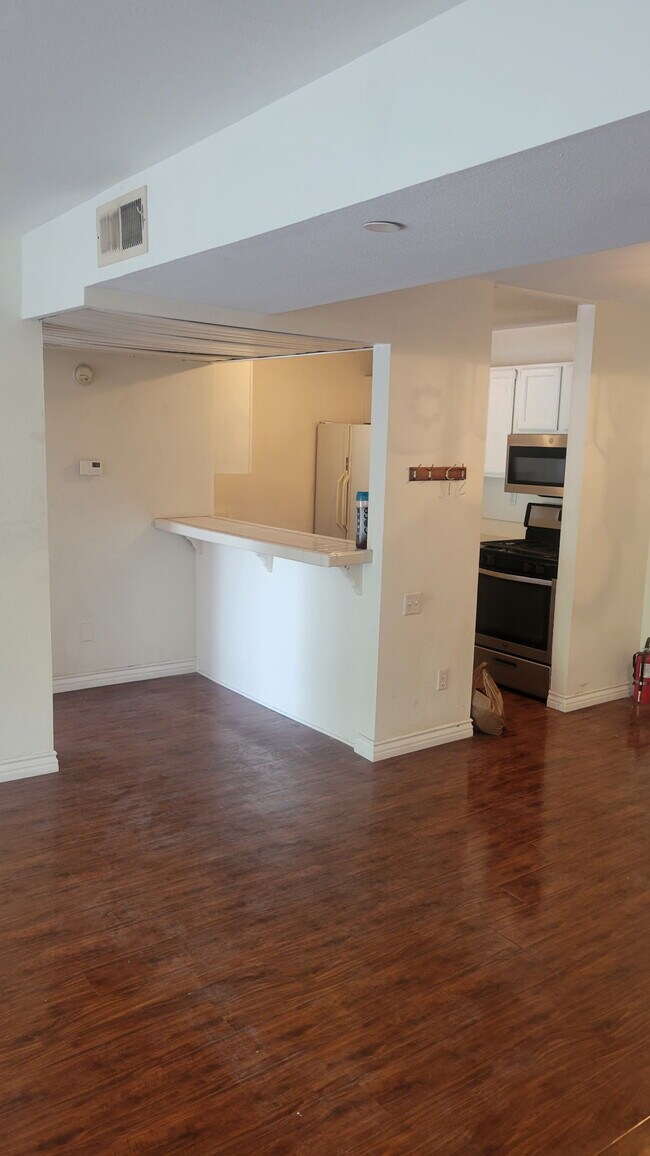 Photo - 10960 Ashton Ave Unidad 208
