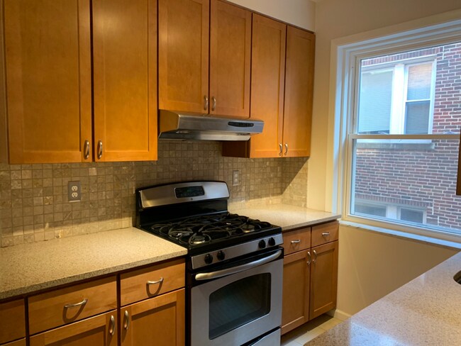 Photo - 2048 W Farragut Ave Unit 2