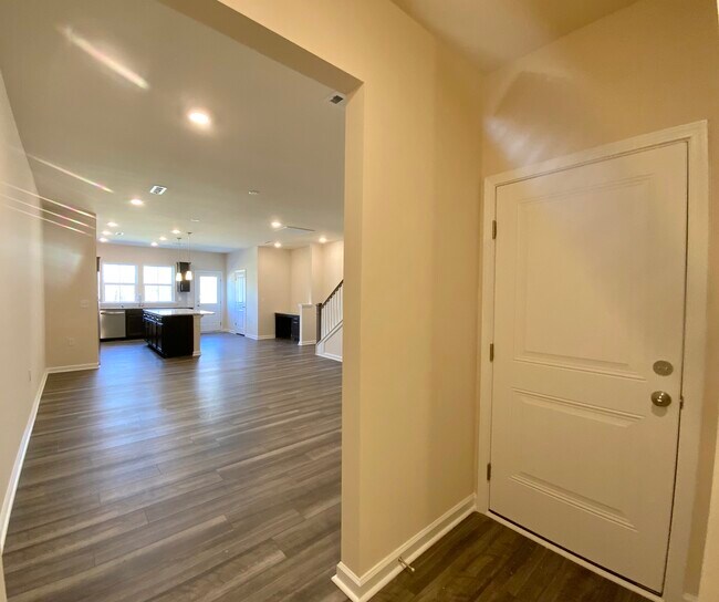 Photo - 836 Falls Grove Trl