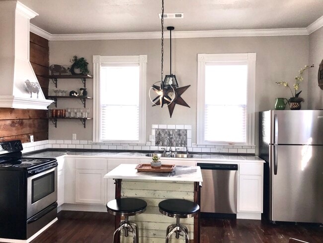 Photo - 104 4th St