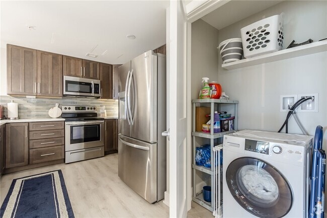 Building Photo - 205 Lakeshore Dr Rental