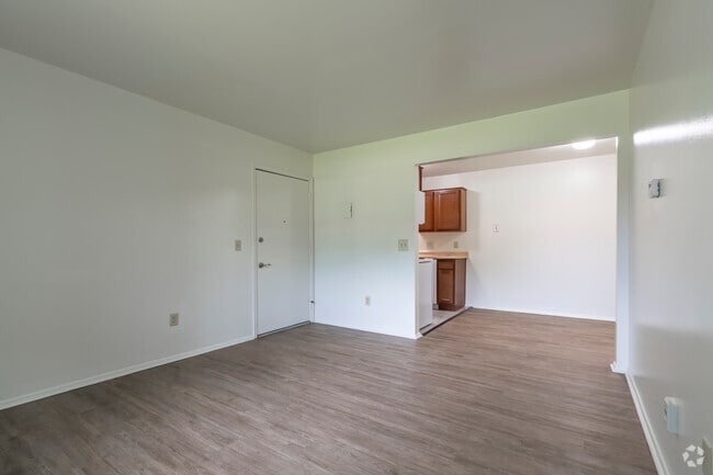 1BR, 1BA - 600SF - Living Room