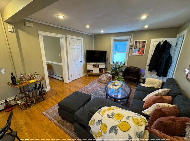 Photo - 735 Somerville Ave Unidad 3