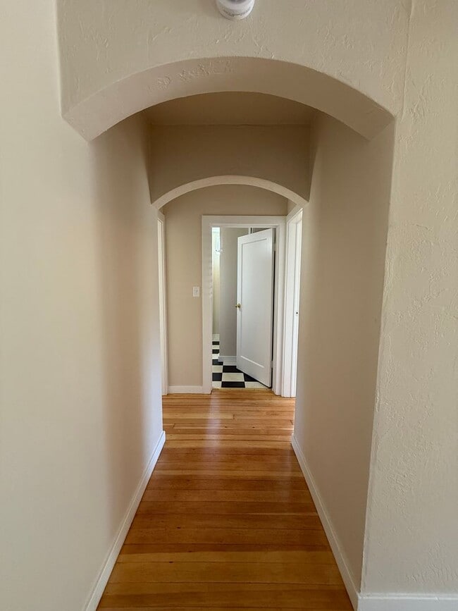 Photo - Cute two bedroom cottage in central Ashlan... Unit 1071 E Main St