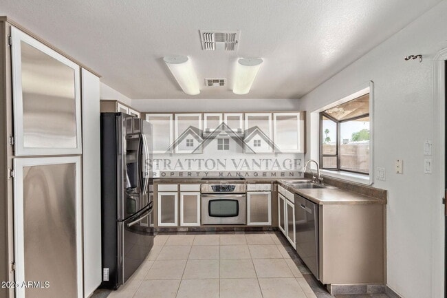 Photo - 733 E Halifax St