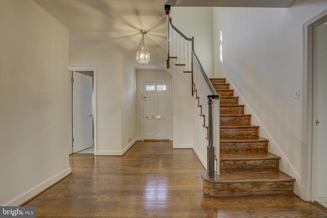 Photo - 7721 Maryknoll Ave