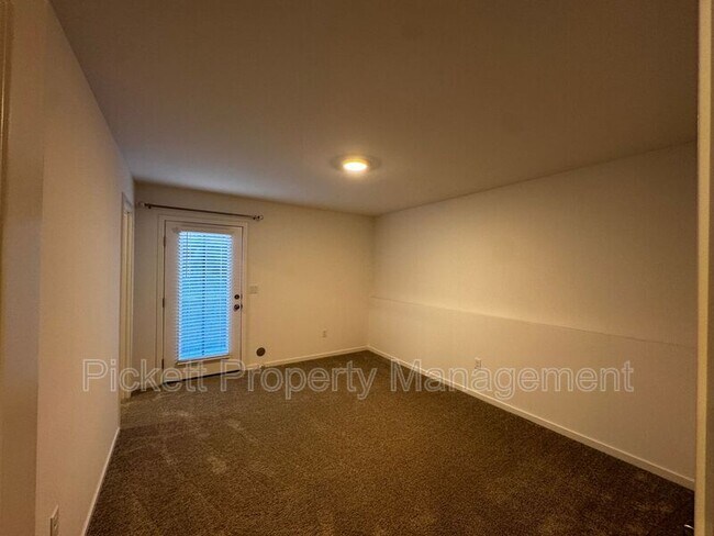 Photo - 10001 Kings Lndg Ave NW