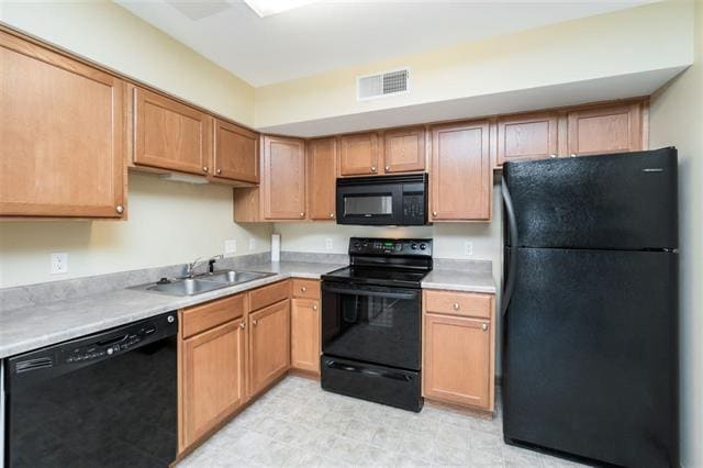 Building Photo - 4600 Grand Ave Unit c9 Rental