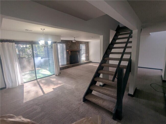 Photo - 232 Toweridge Dr SW