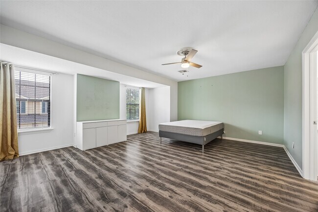 763 Bering Dr Unit B