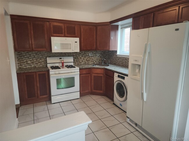 Photo - 65-08-65-77 77th St Unit 2