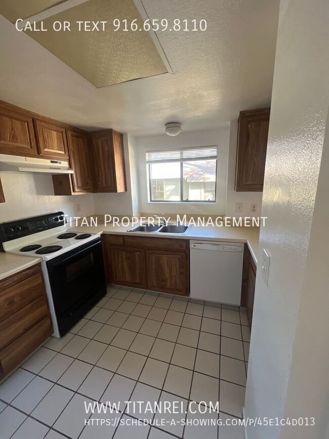 Photo - 720 Sunrise Ave