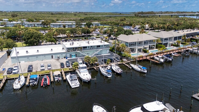 23 Royal Palm Pt Unit B