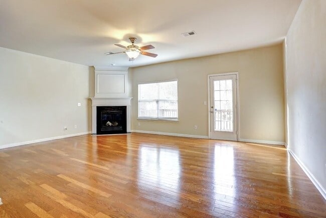 Photo - 5624 Moresby Ct