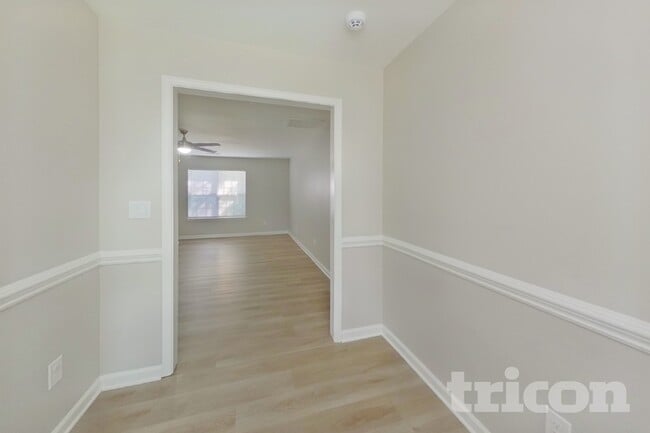 Photo - 1131 Delander Ln
