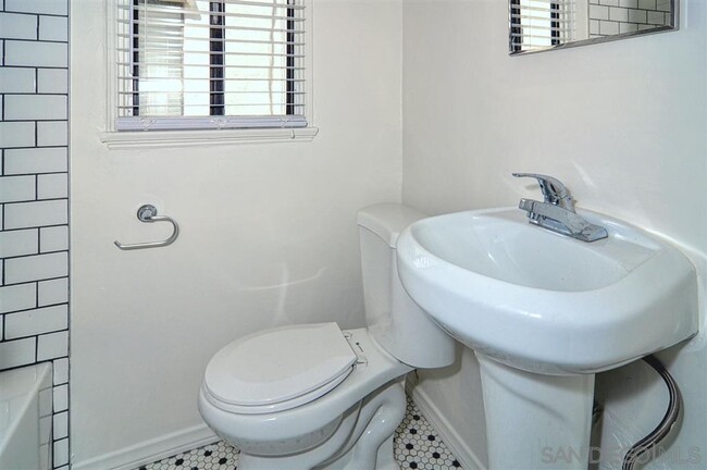 Building Photo - 4379 33rd St Rental