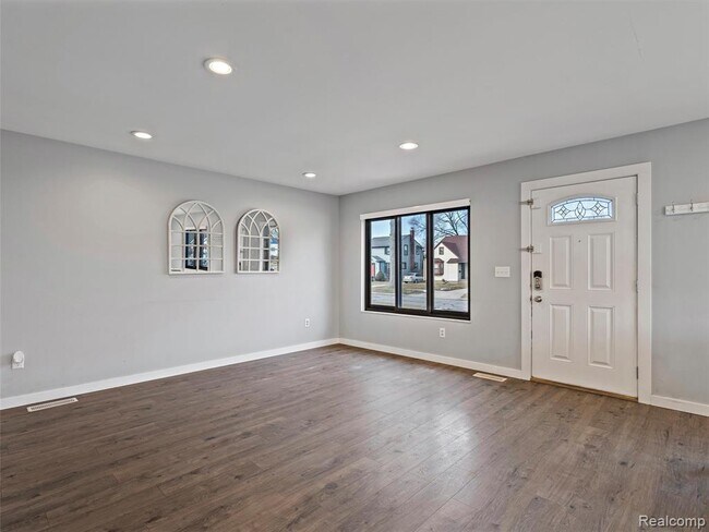 Photo - 828 E 2nd St