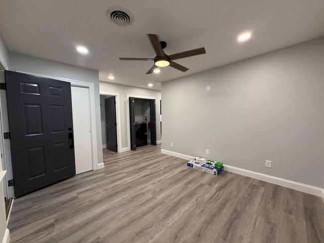 Photo - 313 E Bernard Ave Unit #2