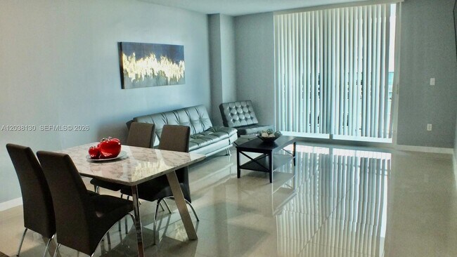 Building Photo - 1200 Brickell Bay Dr Unit 4306