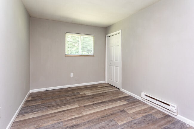 2BR, 1BA - 600SF - Primary Bedroom