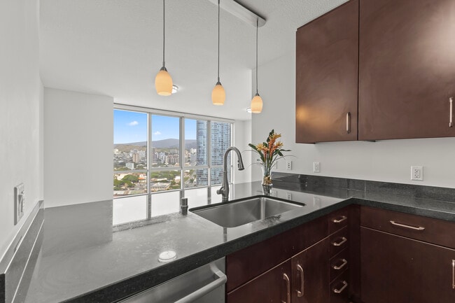 Building Photo - 1189 Waimanu St Unit #2706