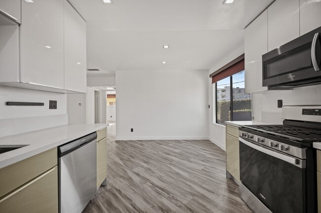 Photo - 955 N Oxford Ave Unidad 5