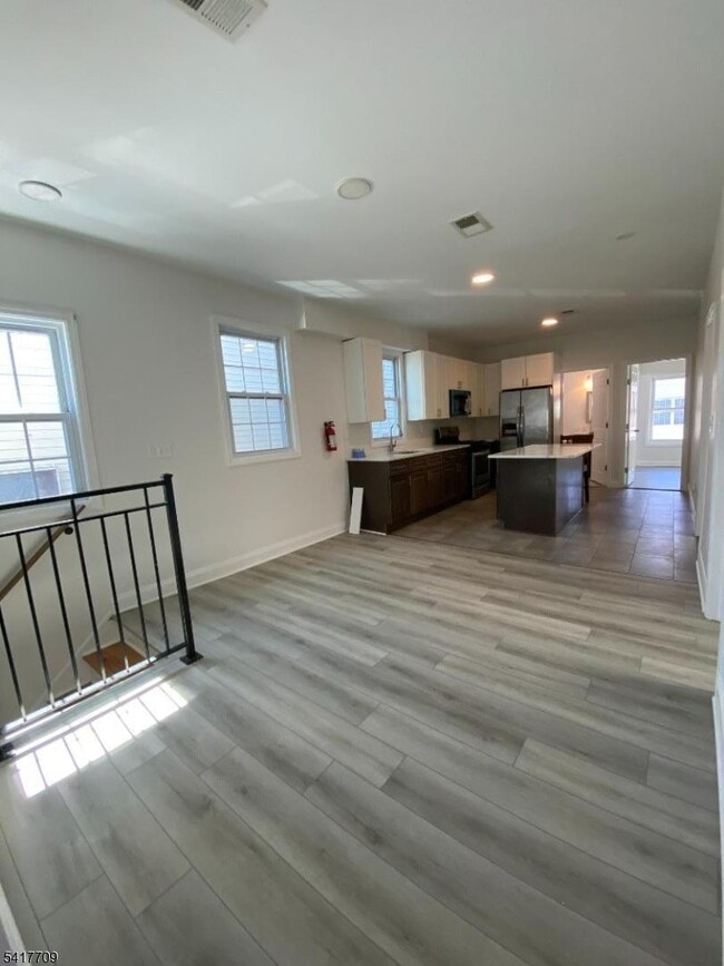 Photo - 334 Bond St