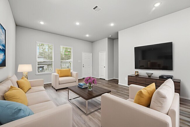 Photo - 15618 Sycamore Dr