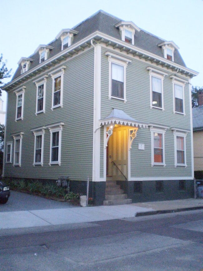 Photo - 82 Thames St