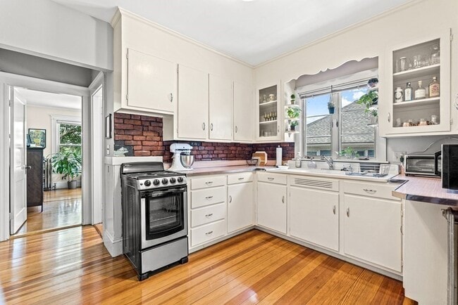 Kitchen with good cabinet space