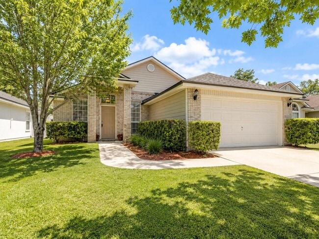 Building Photo - Beautiful 4 Bedroom, 2 Bathroom home offering 1,641 square feet of comfortable living space