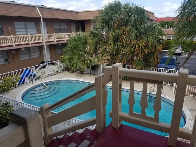 Building Photo - One bedroom apartment in Pompano Beach