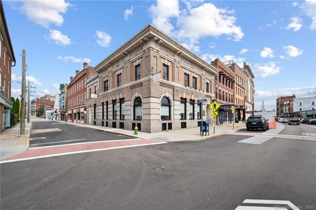 Photo - 61 Bank St Unit C