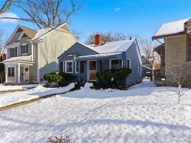 Photo - 922 N Maple Ave