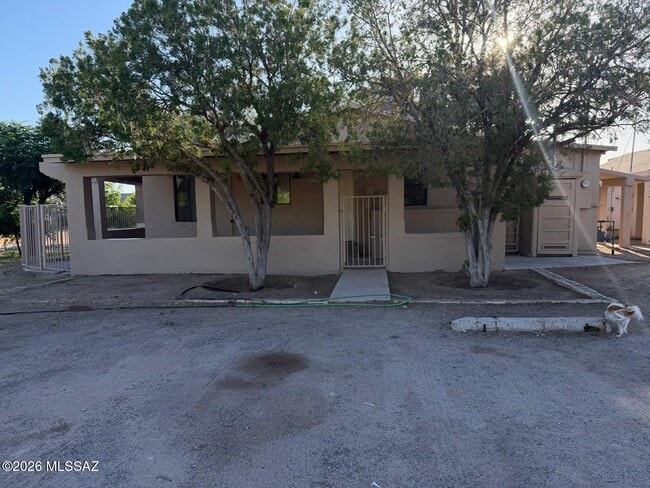 Building Photo - 345 E Teton Rd