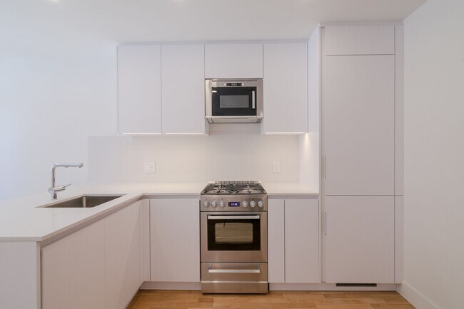 Photo - 4585 Av. Dupuis Unit 8
