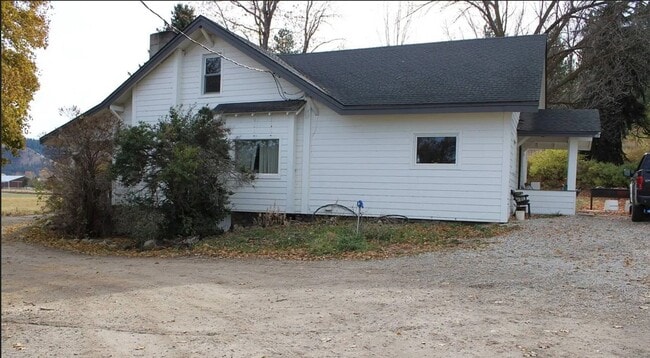 Photo - Large 5 bed 2.5 bath in peaceful county se...