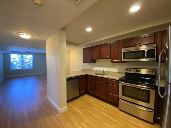 Building Photo - 20 Pond St Unit 203