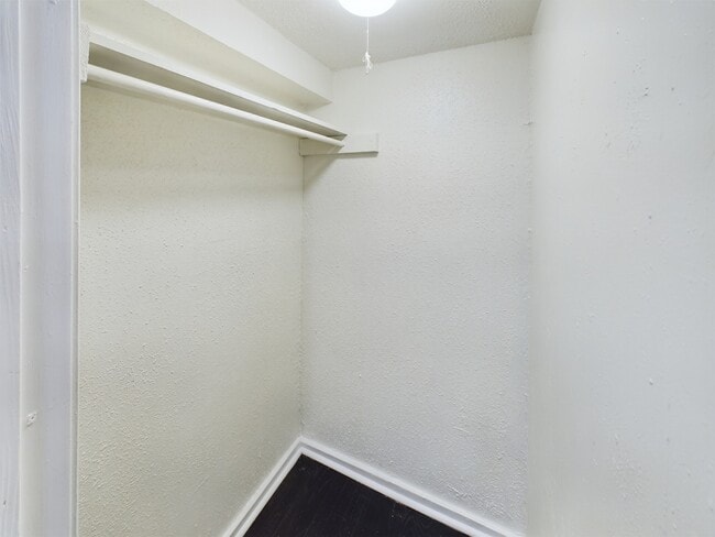 Photo - 605-602 Street