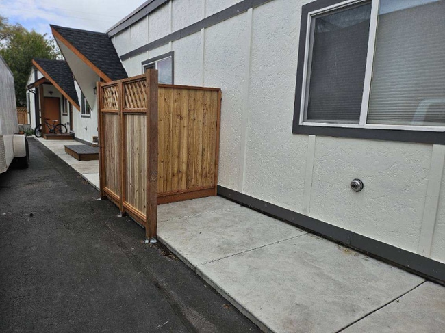 Photo - 2300 McDonald Ave Unidad 2