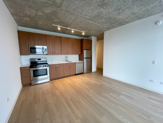 Building Photo - 1354 S Wabash Ave Rental