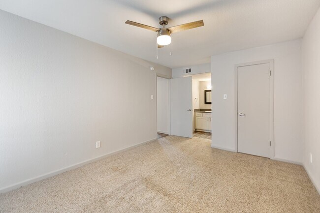 Building Photo - 8701 Town Park Dr Unit 15-1304 Rental