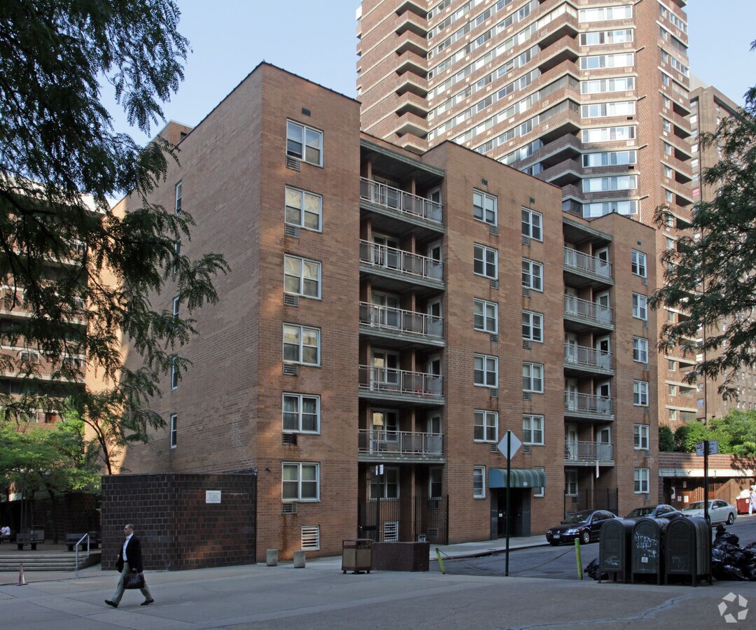 Photo - 310 E 24th St Apartments