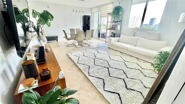 Photo - 18800 NE 29th Ave Unidad 818