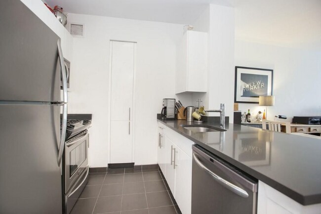 Photo - 47 Center Blvd Apartamento